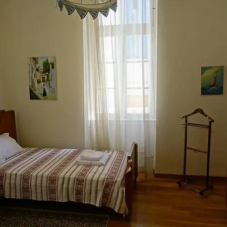 Dom wakacyjny Neoclassical House *